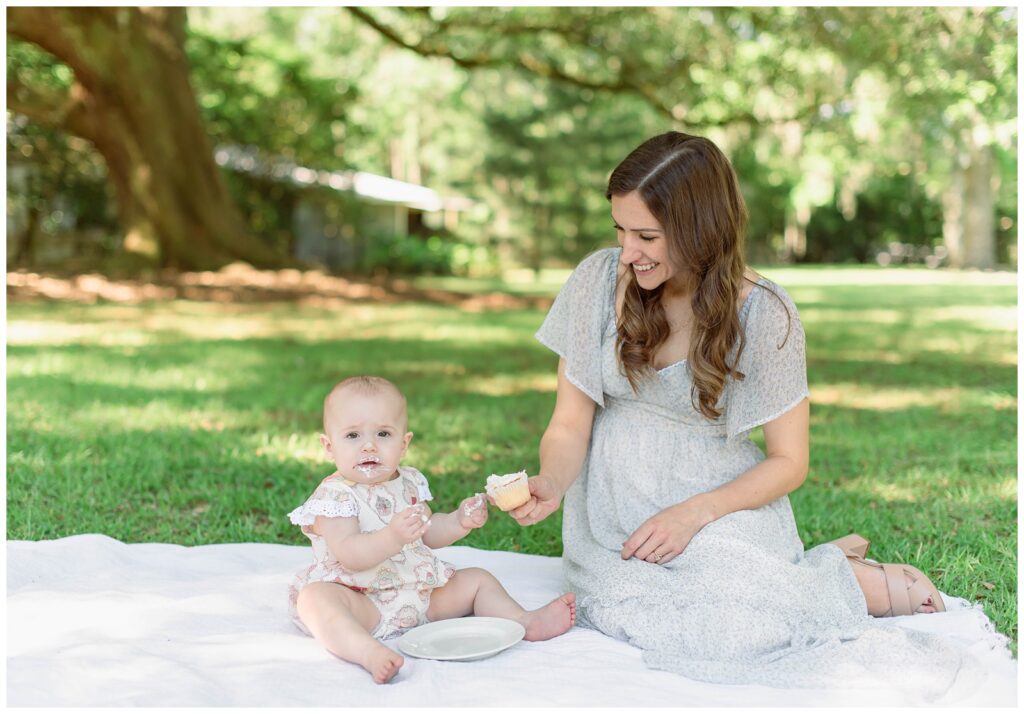 Baton Rouge Newborn Photographer - mom feeds baby girl her first cupcake